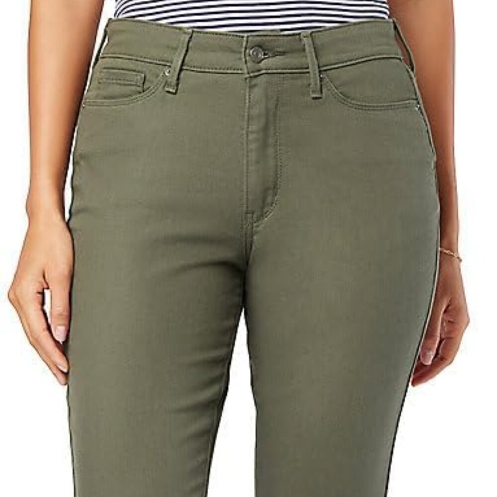 Levi Strauss signature mid-rise capri
